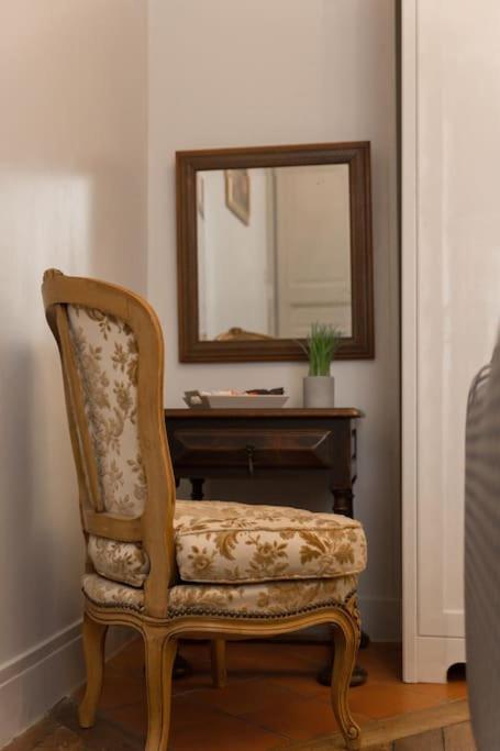 * Le Versaillais*2 min à pied du Château Versailles Chambre photo
